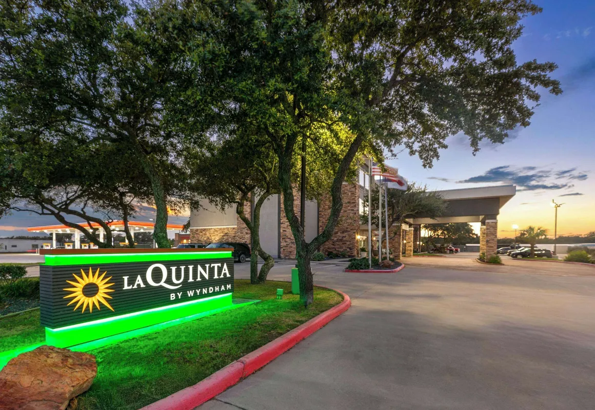 La Quinta Inn & Suites by Wyndham Rockport - Fulton hotel hero