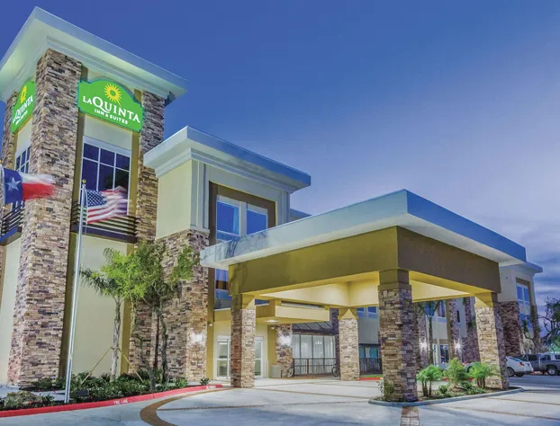 La Quinta Inn & Suites by Wyndham Rockport - Fulton hotel detail image 1
