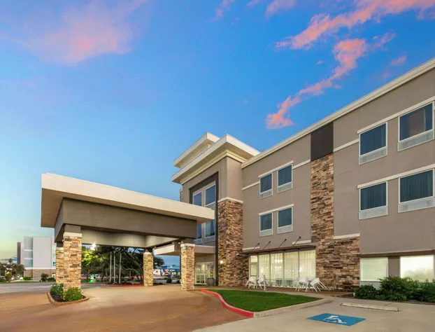 La Quinta Inn & Suites by Wyndham Rockport - Fulton hotel detail image 3