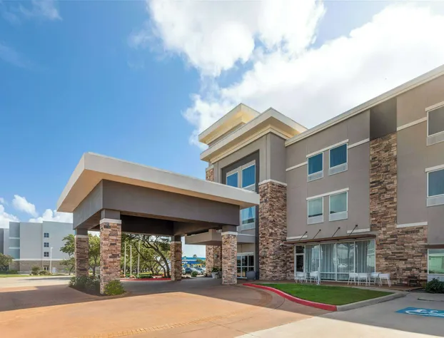 La Quinta Inn & Suites by Wyndham Rockport - Fulton hotel detail image 4