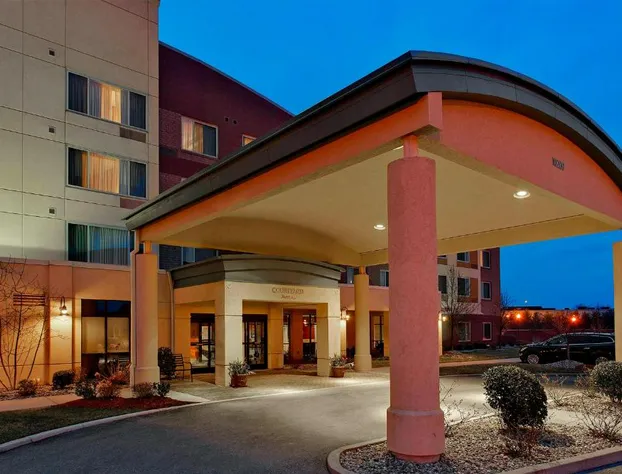 Courtyard by Marriott Louisville Northeast hotel detail image 1