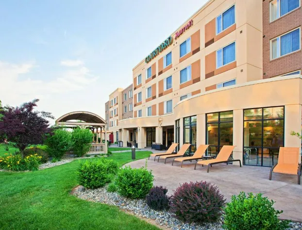 Courtyard by Marriott Louisville Northeast hotel detail image 1