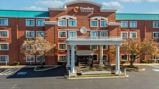 Comfort Inn & Suites hotel detail image 1