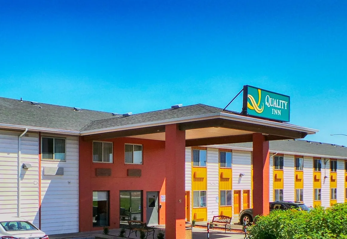 Quality Inn Airport hotel hero