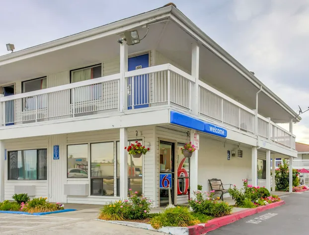 Motel 6 Medford, OR - North hotel detail image 1