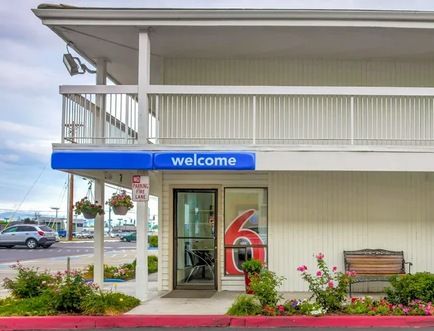 Motel 6 Medford, OR - North hotel detail image 2