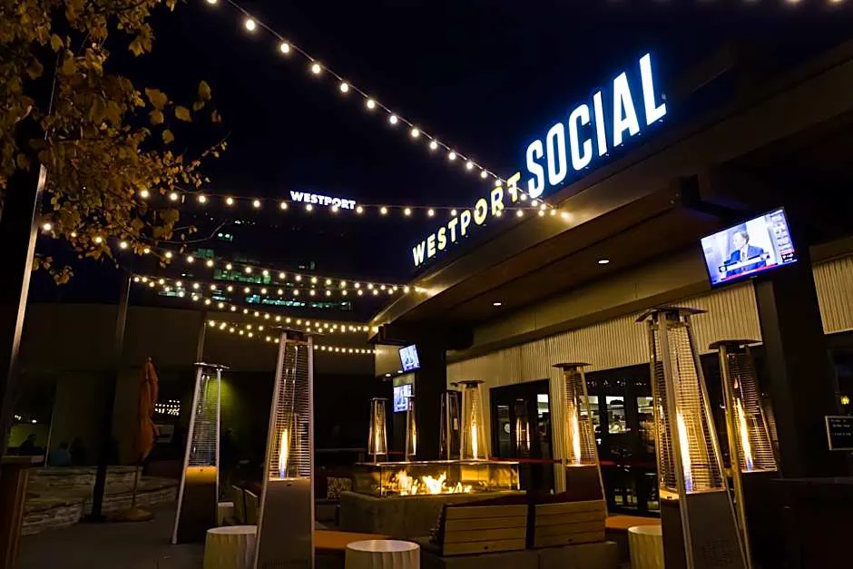 Sheraton Westport Chalet Hotel St. Louis hotel hero