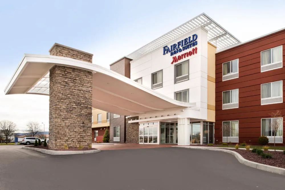 Fairfield Inn & Suites Utica hotel hero