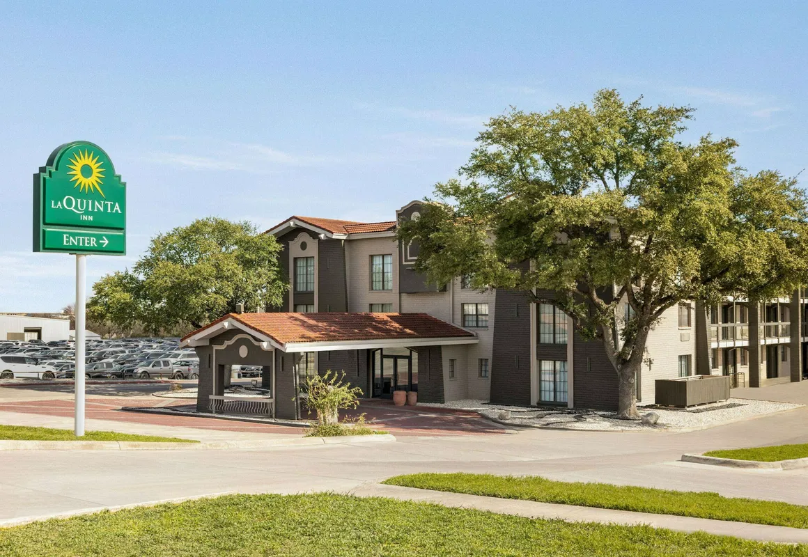 La Quinta Inn by Wyndham San Antonio I-35 N at Toepperwein hotel hero