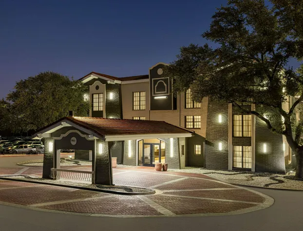 La Quinta Inn by Wyndham San Antonio I-35 N at Toepperwein hotel detail image 3