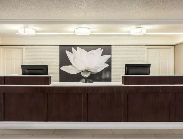 La Quinta Inn by Wyndham San Antonio I-35 N at Toepperwein hotel detail image 4