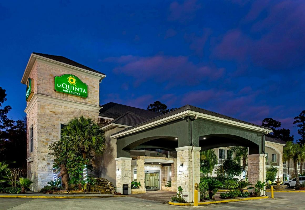 La Quinta Inn & Suites by Wyndham Kingwood Houston IAH Airpt hotel hero