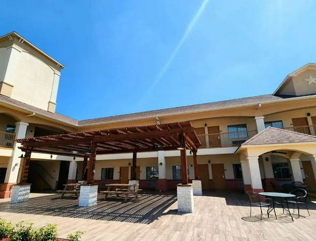 Days Inn by Wyndham Humble/Houston Intercontinental Airport hotel detail image 1