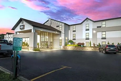 Country Inn & Suites by Radisson, Grandville-Grand Rapids West, MI hotel hero