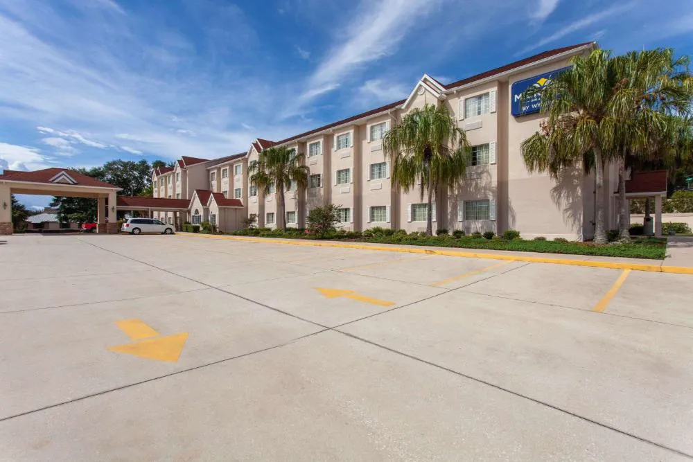 Microtel Inn & Suites by Wyndham Lady Lake/The Villages hotel hero