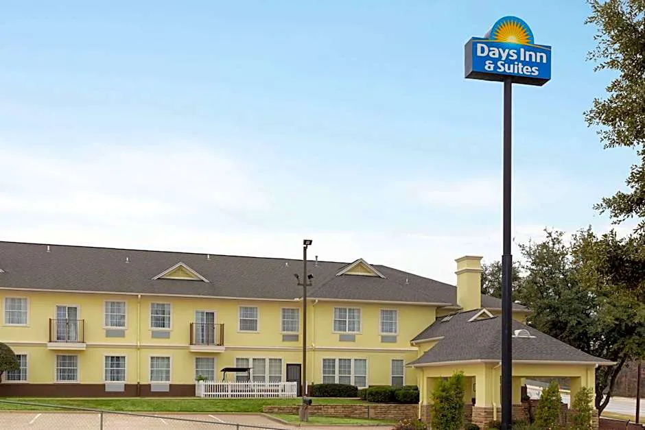 Days Inn & Suites by Wyndham Euless DFW Airport South hotel hero
