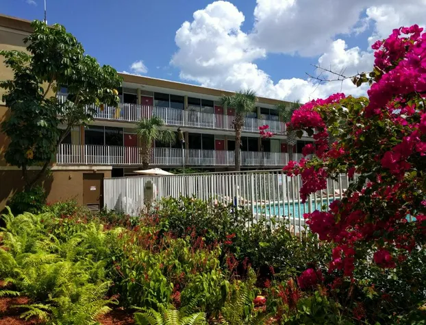 Red Carpet Inn Airport and Cruise Port Hotel Fort Lauderdale hotel detail image 4