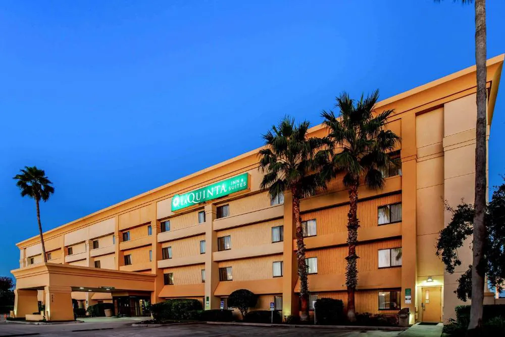 La Quinta Inn & Suites by Wyndham Houston Baytown East hotel hero