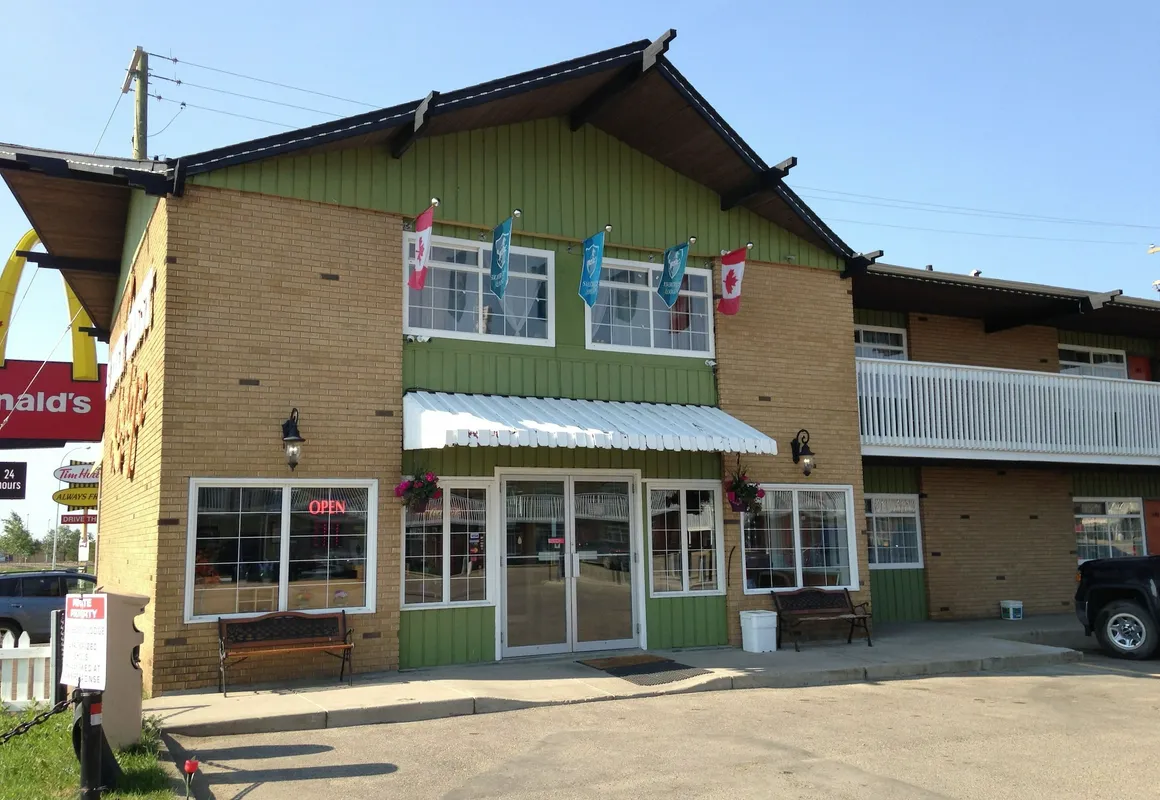 Silver Crest Lodge hotel hero