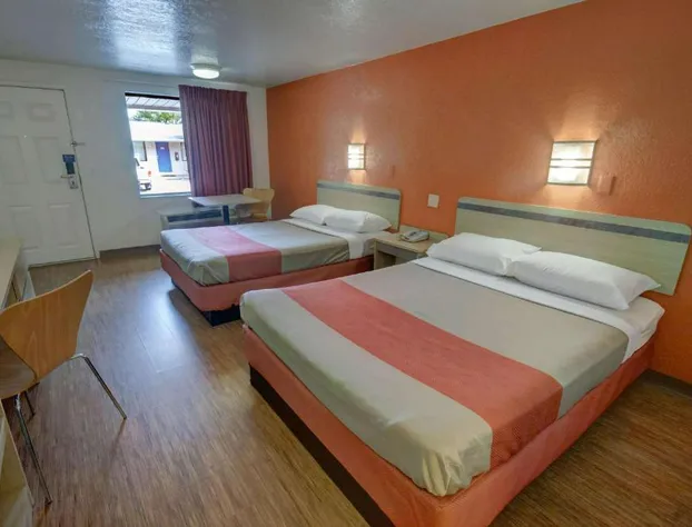 Motel 6 Cross Lanes, WV - Goff Mountain Rd hotel detail image 2