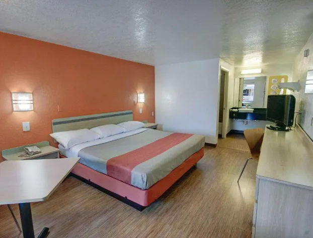 Motel 6 Cross Lanes, WV - Goff Mountain Rd hotel detail image 4