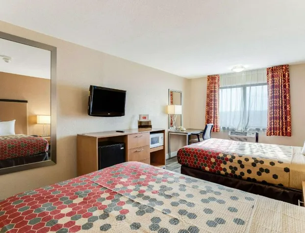 Econo Lodge Madison East hotel detail image 3