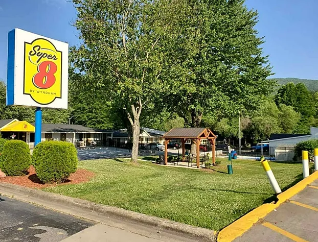 Super 8 by Wyndham Asheville/Biltmore hotel detail image 2