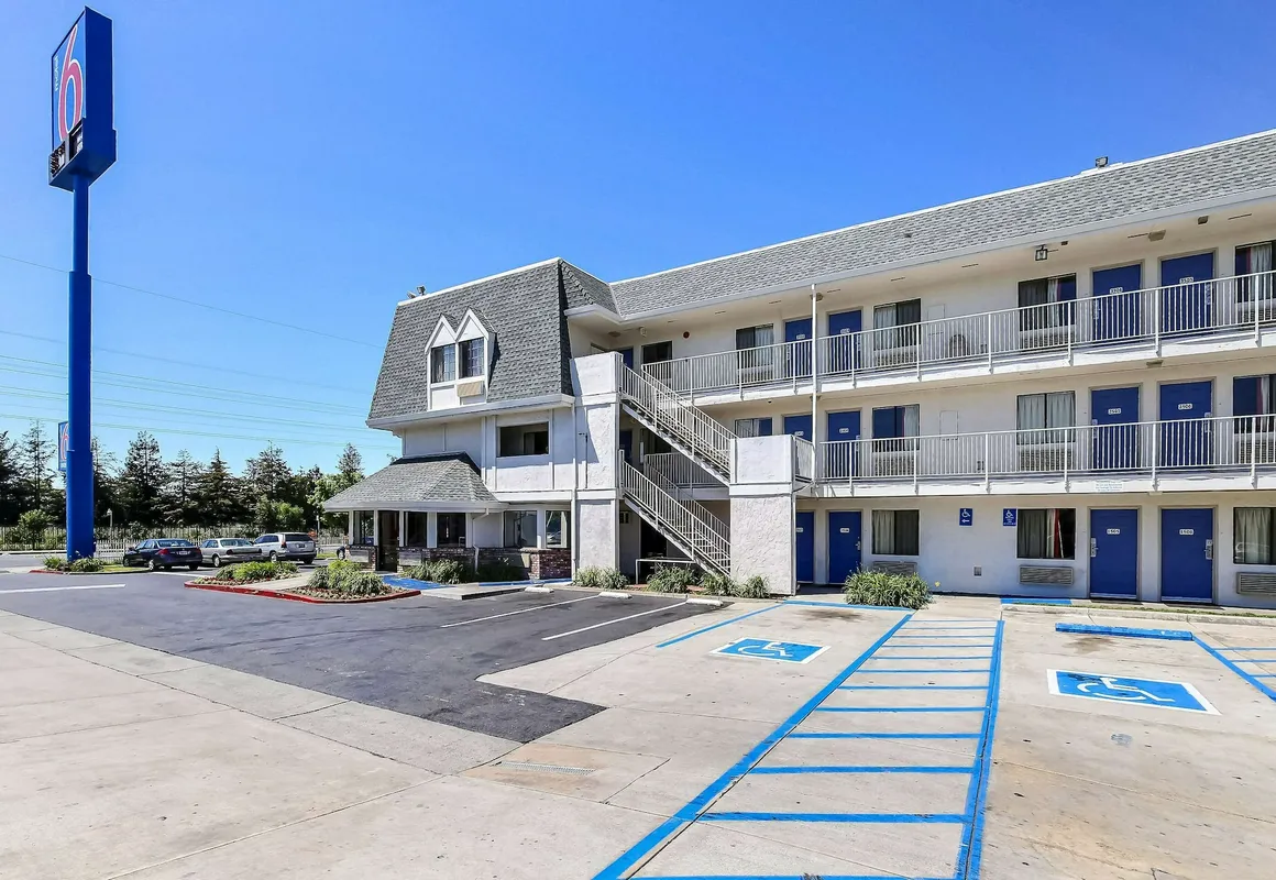 Motel 6-Oakland, CA - Airport hotel hero