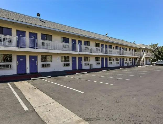 Motel 6-Oakland, CA - Airport hotel detail image 1