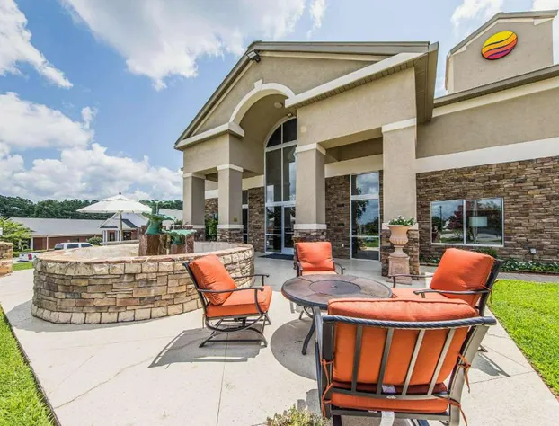 Comfort Inn & Suites Greenwood near University hotel detail image 1