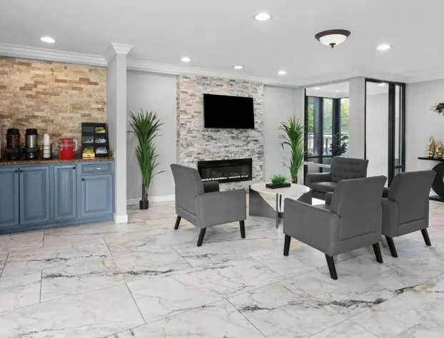 Howard Johnson by Wyndham Romulus Detroit Metro Airport hotel detail image 2