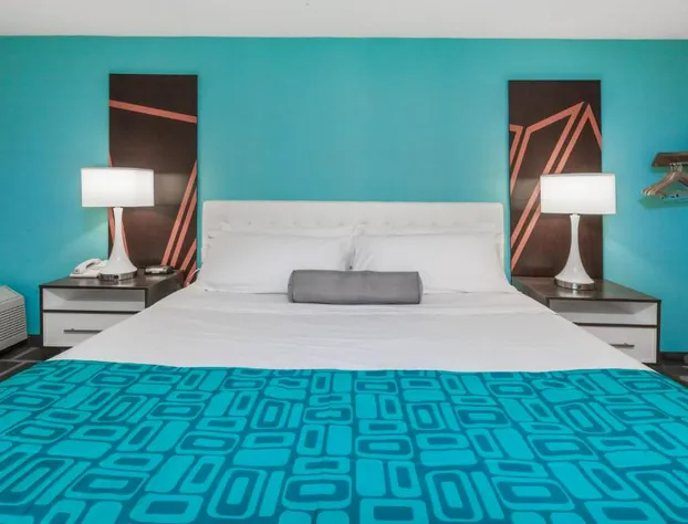 Howard Johnson by Wyndham Romulus Detroit Metro Airport hotel detail image 3