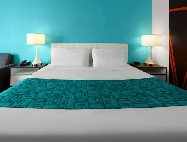 Howard Johnson by Wyndham Romulus Detroit Metro Airport hotel detail image 4