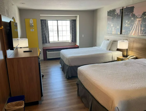 Days Inn by Wyndham near Kansas Speedway hotel detail image 2