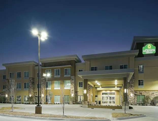 La Quinta Inn & Suites by Wyndham Fort Worth West - I-30 hotel detail image 1