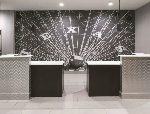 La Quinta Inn & Suites by Wyndham Fort Worth West - I-30 hotel detail image 3