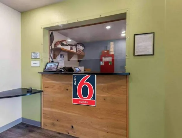 Studio 6 Extended Stay Oklahoma City Norman OK hotel detail image 1