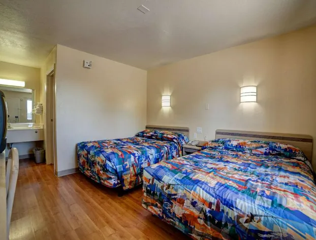 Super 7 Inn hotel detail image 3