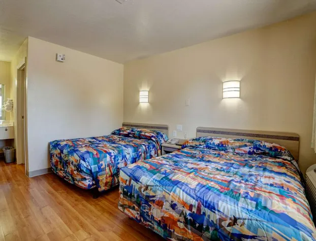 Super 7 Inn hotel detail image 4