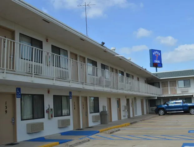 Super 7 Inn hotel detail image 1