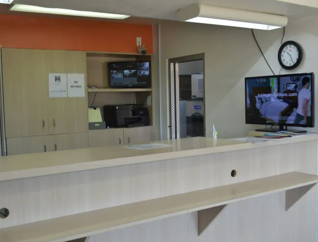 Super 7 Inn hotel detail image 2