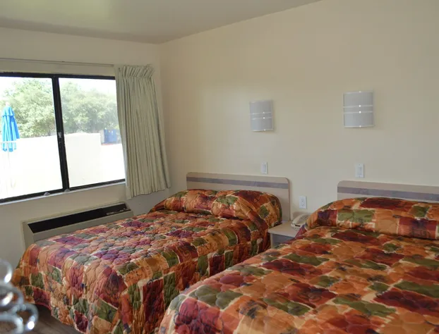 Super 7 Inn hotel detail image 4