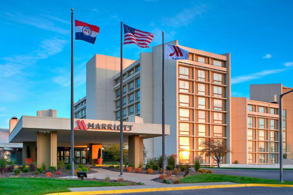 Kansas City Airport Marriott hotel hero