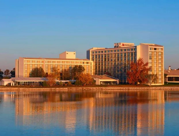 Kansas City Airport Marriott hotel detail image 2