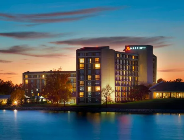 Kansas City Airport Marriott hotel detail image 1