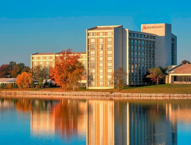 Kansas City Airport Marriott hotel detail image 3