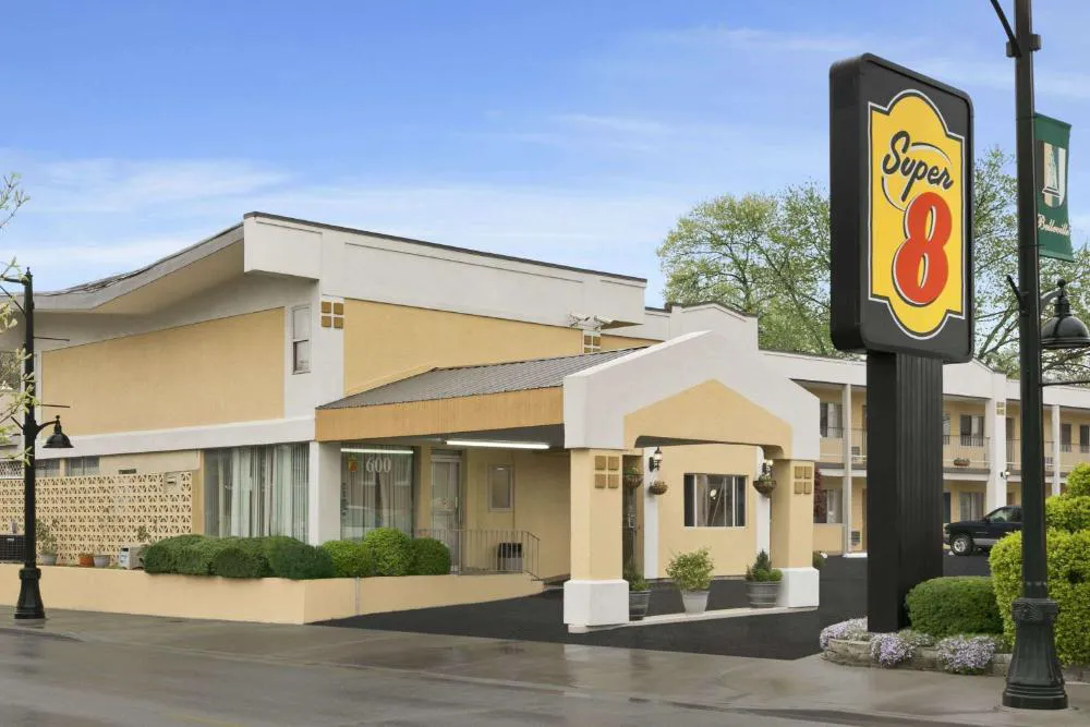 Super 8 by Wyndham Belleville St. Louis Area hotel hero