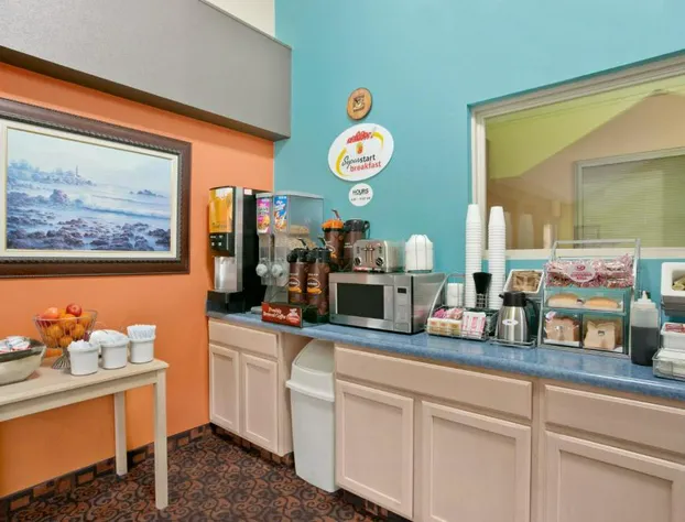 Super 8 by Wyndham Belleville St. Louis Area hotel detail image 4