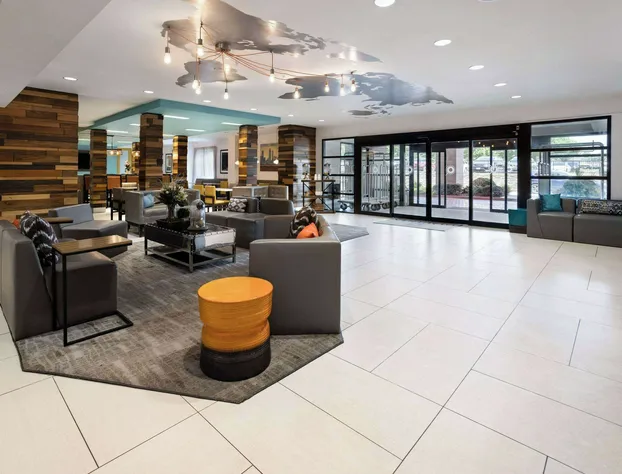 La Quinta Inn & Suites by Wyndham Atlanta Airport North hotel detail image 4