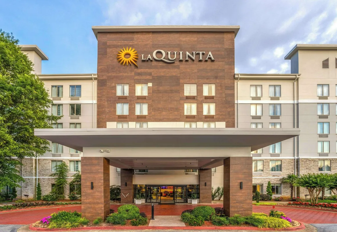 La Quinta Inn & Suites by Wyndham Atlanta Airport North hotel hero